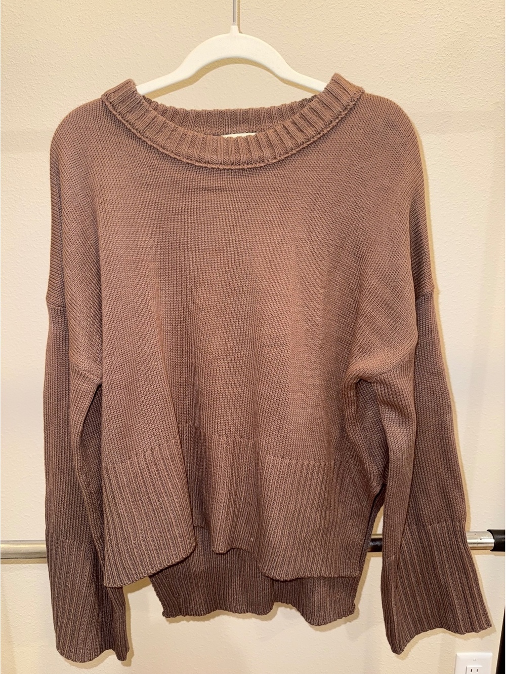 New In Women's Oversized Mauve Knit Sweater with Ribbed Details Size L